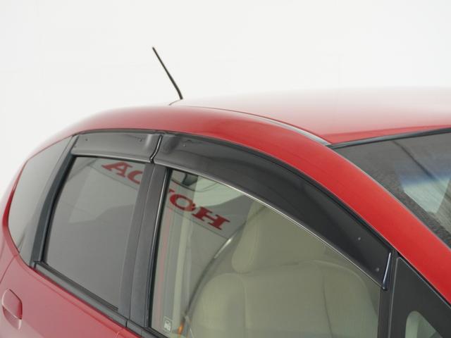 フィットハイブリッド スマートセレクション　純正ナビゲーション／バックカメラ／ワンセグＴＶ／ミュージックプレーヤー接続／ＤＶＤ再生／ＥＴＣ車載器／クルーズコントロール／スマートキー／オートエアコン／盗難防止システム／横滑り制御装置／電動格ミラー（26枚目）