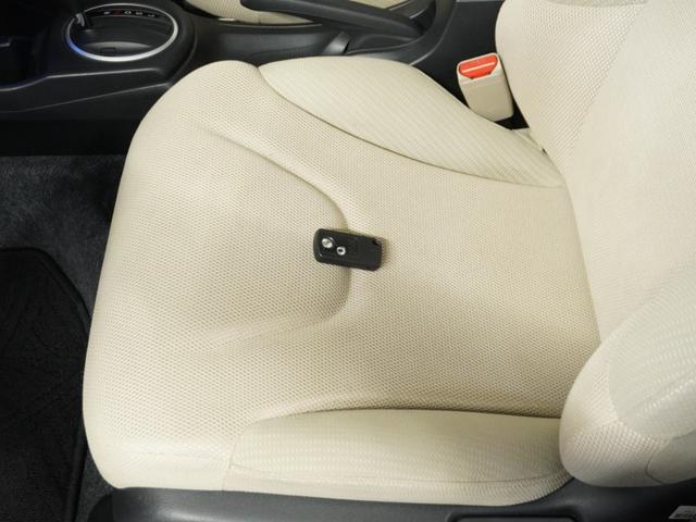 フィットハイブリッド スマートセレクション　純正ナビゲーション／バックカメラ／ワンセグＴＶ／ミュージックプレーヤー接続／ＤＶＤ再生／ＥＴＣ車載器／クルーズコントロール／スマートキー／オートエアコン／盗難防止システム／横滑り制御装置／電動格ミラー（28枚目）