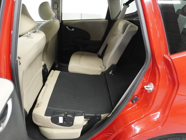 フィットハイブリッド スマートセレクション　純正ナビゲーション／バックカメラ／ワンセグＴＶ／ミュージックプレーヤー接続／ＤＶＤ再生／ＥＴＣ車載器／クルーズコントロール／スマートキー／オートエアコン／盗難防止システム／横滑り制御装置／電動格ミラー（32枚目）