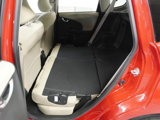 フィットハイブリッド スマートセレクション　純正ナビゲーション／バックカメラ／ワンセグＴＶ／ミュージックプレーヤー接続／ＤＶＤ再生／ＥＴＣ車載器／クルーズコントロール／スマートキー／オートエアコン／盗難防止システム／横滑り制御装置／電動格ミラー（33枚目）