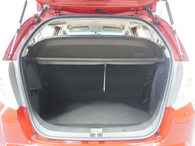 フィットハイブリッド スマートセレクション　純正ナビゲーション／バックカメラ／ワンセグＴＶ／ミュージックプレーヤー接続／ＤＶＤ再生／ＥＴＣ車載器／クルーズコントロール／スマートキー／オートエアコン／盗難防止システム／横滑り制御装置／電動格ミラー（35枚目）