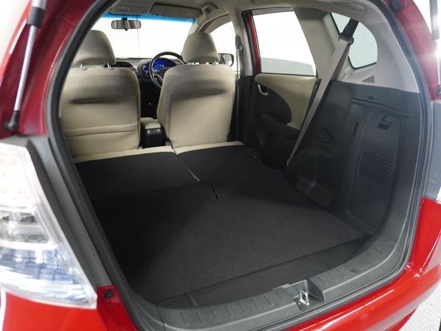 フィットハイブリッド スマートセレクション　純正ナビゲーション／バックカメラ／ワンセグＴＶ／ミュージックプレーヤー接続／ＤＶＤ再生／ＥＴＣ車載器／クルーズコントロール／スマートキー／オートエアコン／盗難防止システム／横滑り制御装置／電動格ミラー（37枚目）