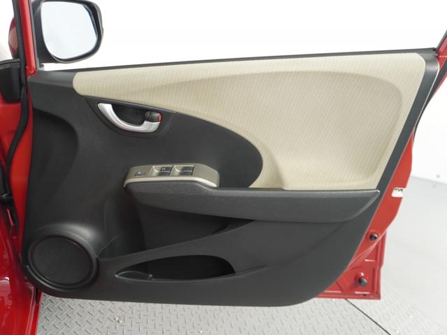 フィットハイブリッド スマートセレクション　純正ナビゲーション／バックカメラ／ワンセグＴＶ／ミュージックプレーヤー接続／ＤＶＤ再生／ＥＴＣ車載器／クルーズコントロール／スマートキー／オートエアコン／盗難防止システム／横滑り制御装置／電動格ミラー（40枚目）