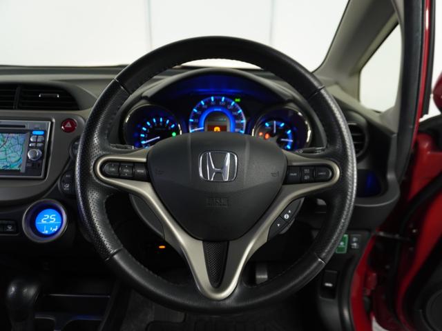 フィットハイブリッド スマートセレクション　純正ナビゲーション／バックカメラ／ワンセグＴＶ／ミュージックプレーヤー接続／ＤＶＤ再生／ＥＴＣ車載器／クルーズコントロール／スマートキー／オートエアコン／盗難防止システム／横滑り制御装置／電動格ミラー（48枚目）