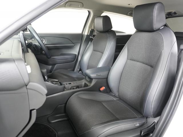 ヴェゼル ｅ：ＨＥＶＺ　１オ－ナ－ナビＤレコＲカメＥＴＣ２．０クルコン　渋滞追従クルーズ　Ｂｌｕｅｔｏｏｔｈ　ハンドルヒーター　障害物センサー　シートヒーター　ダウンヒルアシスト　デイライト　ブラインドスポット　禁煙車（12枚目）