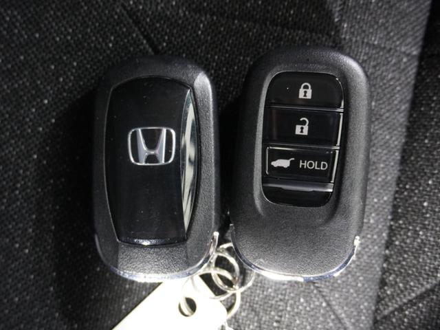 ヴェゼル ｅ：ＨＥＶＺ　１オ－ナ－ナビＤレコＲカメＥＴＣ２．０クルコン　渋滞追従クルーズ　Ｂｌｕｅｔｏｏｔｈ　ハンドルヒーター　障害物センサー　シートヒーター　ダウンヒルアシスト　デイライト　ブラインドスポット　禁煙車（19枚目）