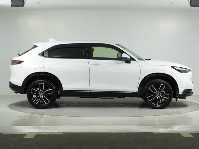 ヴェゼル ｅ：ＨＥＶＺ　１オ－ナ－ナビＤレコＲカメＥＴＣ２．０クルコン　渋滞追従クルーズ　Ｂｌｕｅｔｏｏｔｈ　ハンドルヒーター　障害物センサー　シートヒーター　ダウンヒルアシスト　デイライト　ブラインドスポット　禁煙車（32枚目）