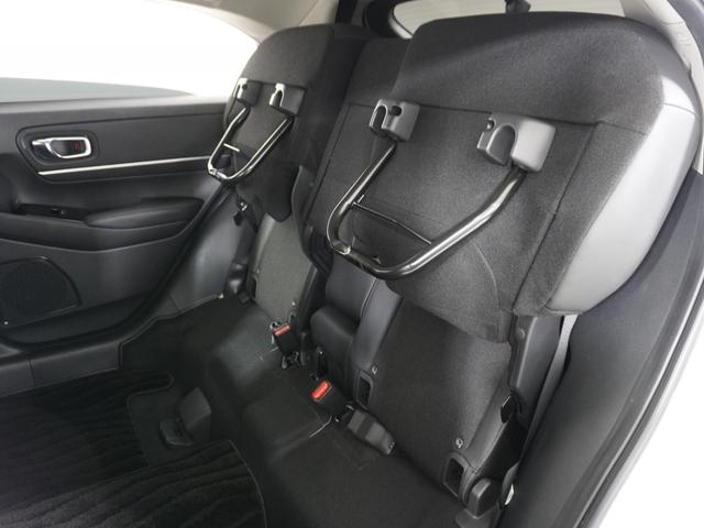 ヴェゼル ｅ：ＨＥＶＺ　１オ－ナ－ナビＤレコＲカメＥＴＣ２．０クルコン　渋滞追従クルーズ　Ｂｌｕｅｔｏｏｔｈ　ハンドルヒーター　障害物センサー　シートヒーター　ダウンヒルアシスト　デイライト　ブラインドスポット　禁煙車（42枚目）