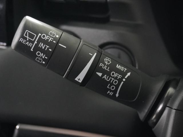 ヴェゼル ｅ：ＨＥＶＺ　１オ－ナ－ナビＤレコＲカメＥＴＣ２．０クルコン　渋滞追従クルーズ　Ｂｌｕｅｔｏｏｔｈ　ハンドルヒーター　障害物センサー　シートヒーター　ダウンヒルアシスト　デイライト　ブラインドスポット　禁煙車（54枚目）