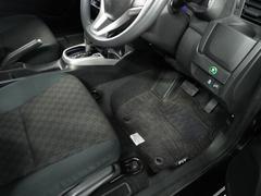 Ｈｏｎｄａ認定中古車に新品の純正フロアマットを装着しました。気分よくドライブをお楽しみいただけます♪ 2