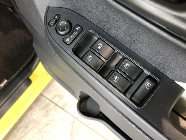 ウェルカムターンシートX パワークレーン付 左側電動スライド 追突被害軽減ブレーキ スマアシ コーナーセンサー ターンシート パワークレーン パノラマモニター(ナビ装着時用) 左側電動スライドドア 前席シートヒーター LED CDステレオ キーフリーシステム(61枚目)