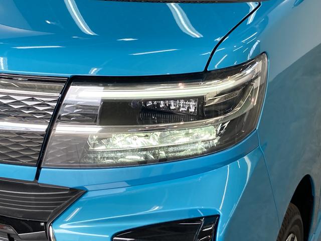 カスタムＲＳ　両側電動スライドドア　ＬＥＤ　届出済未使用車　追突被害軽減ブレーキ　スマアシ　コーナーセンサー　バックカメラ（ナビ装着時用）　両側電動スライドドア　前席シートヒーター　電動パーキングブレーキ　ＬＥＤ　キーフリー　エコアイドル(5枚目)