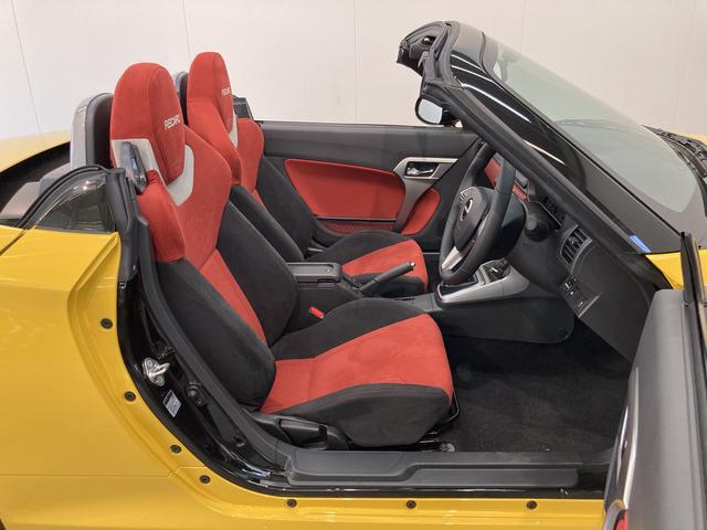 セロ S 5MT ターボ レカロシート 届出済未使用車 5MT ターボ MOMO製ハンドル レカロシート ビルシュタイン製ショックアブソーバー LEDヘッドライト 前席シートヒーター キーフリーシステム 16インチアルミホイール セキュリティーアラーム(5枚目)