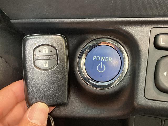 S フルセグナビ バックカメラ ETC車載器 車検整備付 フルセグナビ Bluetooth DVD再生 CD録音 バックカメラ ETC車載器 LEDヘッドライト オートライト オートエアコン スマートキー ハイブリッド(17枚目)