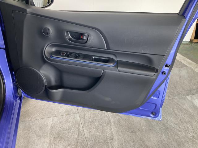 S フルセグナビ バックカメラ ETC車載器 車検整備付 フルセグナビ Bluetooth DVD再生 CD録音 バックカメラ ETC車載器 LEDヘッドライト オートライト オートエアコン スマートキー ハイブリッド(28枚目)