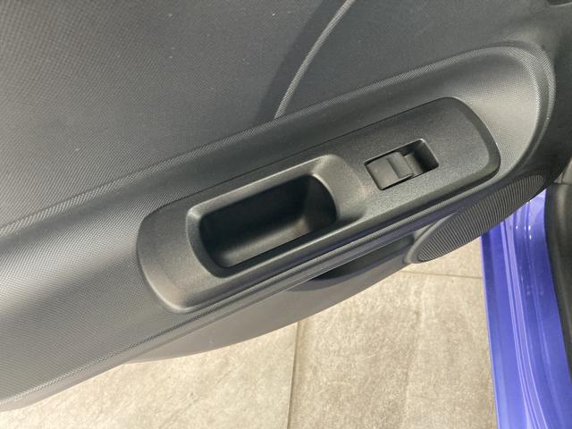 S フルセグナビ バックカメラ ETC車載器 車検整備付 フルセグナビ Bluetooth DVD再生 CD録音 バックカメラ ETC車載器 LEDヘッドライト オートライト オートエアコン スマートキー ハイブリッド(69枚目)