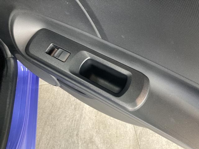 S フルセグナビ バックカメラ ETC車載器 車検整備付 フルセグナビ Bluetooth DVD再生 CD録音 バックカメラ ETC車載器 LEDヘッドライト オートライト オートエアコン スマートキー ハイブリッド(70枚目)