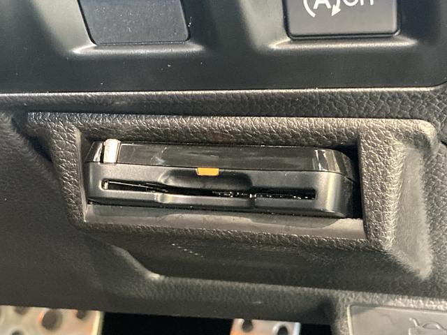 2.0i-L アイサイト 4WD フルセグナビ バックカメラ 衝突被害軽減ブレーキ 4WD フルセグナビ Bluetooth DVD再生 バックカメラ クルーズコントロール ETC車載器 HID オートライト パドルシフト オートエアコン スマートキー(16枚目)
