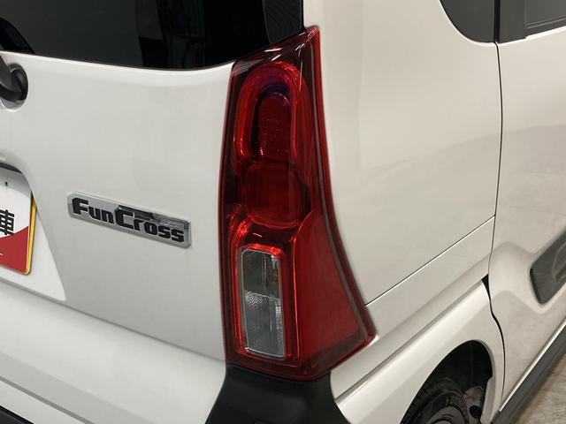 タント ファンクロス　両側電動スライドＤ　前席シートヒーター　ＬＥＤ　衝突被害軽減ブレーキ　コーナーセンサー　バックカメラ（ナビ装着時用）　両側電動スライドドア　前席シートヒーター　電動パーキングブレーキ　ＬＥＤ　オートライト　オートエアコン　スマートキー　エコアイドル（31枚目）