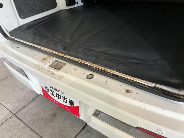 ハイゼットカーゴ デラックスＳＡ３　ＡＴ車　キーレス　前席パワーウインドウ　衝突被害軽減ブレーキ　スマアシ３　キーレスエントリー　ＥＴＣ車載器　前席パワーウインドウ　ＡＭ／ＦＭステレオ　両側スライドドア　オートライト　エコアイドル　ルーフキャリア（55枚目）