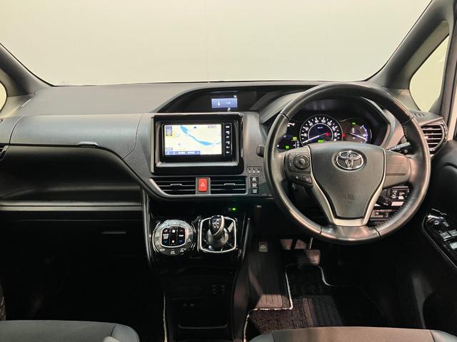 ノア ハイブリッドＳｉ　ＷｘＢ２　ナビ　バックカメラ　クルコン　トヨタセーフティセンス　コーナーセンサー　フルセグナビ　バックカメラ　Ｂｌｕｅｔｏｏｔｈ　ＵＳＢ　ドラレコ　クルコン　シートヒーター　両側パワスラ　スマートキー　ＢＢＳ製アルミ　モデリスタエアロ（2枚目）