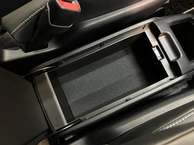 ノア ハイブリッドＳｉ　ＷｘＢ２　ナビ　バックカメラ　クルコン　トヨタセーフティセンス　コーナーセンサー　フルセグナビ　バックカメラ　Ｂｌｕｅｔｏｏｔｈ　ＵＳＢ　ドラレコ　クルコン　シートヒーター　両側パワスラ　スマートキー　ＢＢＳ製アルミ　モデリスタエアロ（69枚目）