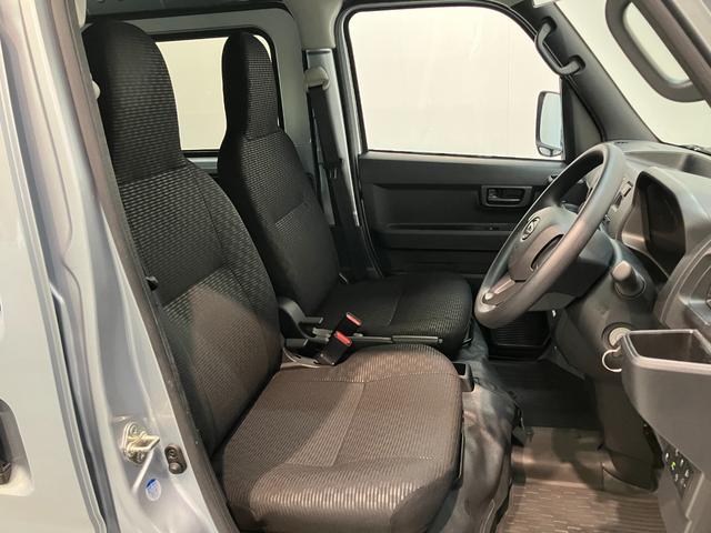 ハイゼットカーゴ DX 4WD CVT コーナーセンサー キーレス 車検整備付 衝突被害軽減ブレーキ スマアシ コーナーセンサー キーレス 前席パワーウインドウ AM/FMステレオ 両側スライドドア パートタイム4WD CVT車(5枚目)