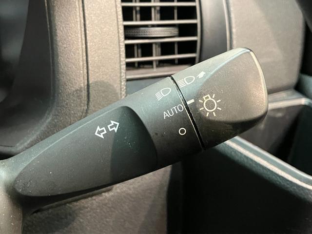 ハイゼットカーゴ DX 4WD CVT コーナーセンサー キーレス 車検整備付 衝突被害軽減ブレーキ スマアシ コーナーセンサー キーレス 前席パワーウインドウ AM/FMステレオ 両側スライドドア パートタイム4WD CVT車(17枚目)