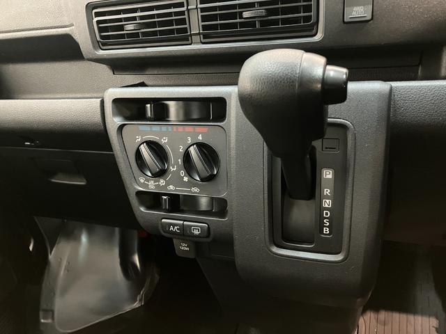 ハイゼットカーゴ DX 4WD CVT コーナーセンサー キーレス 車検整備付 衝突被害軽減ブレーキ スマアシ コーナーセンサー キーレス 前席パワーウインドウ AM/FMステレオ 両側スライドドア パートタイム4WD CVT車(45枚目)