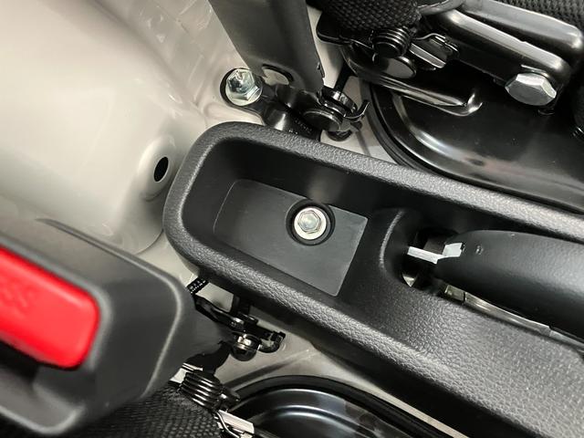 ハイゼットトラック スタンダード　パートタイム４ＷＤ　５ＭＴ　届出済未使用車　衝突被害軽減ブレーキ　コーナーセンサー　パートタイム４ＷＤ　ＡＭ／ＦＭラジオ　エアコン　パワステ　マニュアルレベリング　オートライト（57枚目）