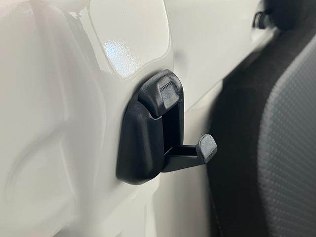 ハイゼットトラック スタンダード　パートタイム４ＷＤ　５ＭＴ　届出済未使用車　衝突被害軽減ブレーキ　コーナーセンサー　パートタイム４ＷＤ　ＡＭ／ＦＭラジオ　エアコン　パワステ　マニュアルレベリング　オートライト（58枚目）