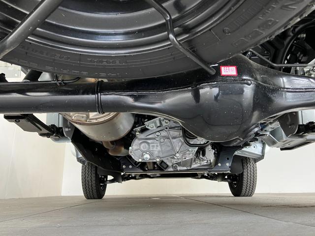 ハイゼットトラック スタンダード　パートタイム４ＷＤ　５ＭＴ　届出済未使用車　衝突被害軽減ブレーキ　コーナーセンサー　パートタイム４ＷＤ　ＡＭ／ＦＭラジオ　エアコン　パワステ　マニュアルレベリング　オートライト（65枚目）