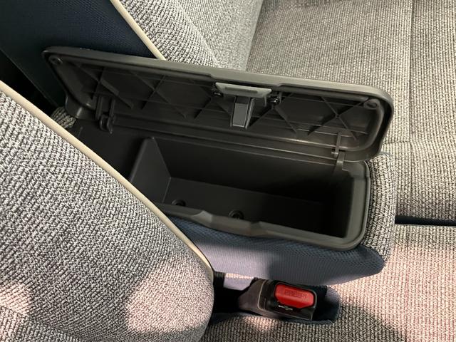 ムーヴキャンバス ストライプスG 10型フルセグナビ Bカメラ 届出済未使用車 衝突被害軽減ブレーキ コーナーセンサー 10型フルセグナビ バックカメラ DVD再生 Bluetooth USB 前後ドラレコ 両側電動スライドドア 前席シートヒーター 電動パーキングブレーキ LED(69枚目)