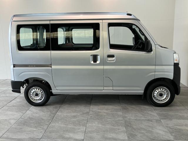 ハイゼットカーゴ スペシャル　ＣＶＴ車　前席パワーウインドウ　届出済未使用車　衝突被害軽減ブレーキ　スマアシ　コーナーセンサー　前席パワーウインドウ　オートライト　マニュアルレベリング　両側スライドドア（24枚目）