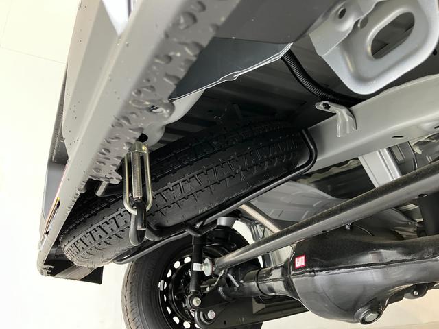 ハイゼットカーゴ スペシャル　ＣＶＴ車　前席パワーウインドウ　届出済未使用車　衝突被害軽減ブレーキ　スマアシ　コーナーセンサー　前席パワーウインドウ　オートライト　マニュアルレベリング　両側スライドドア（32枚目）