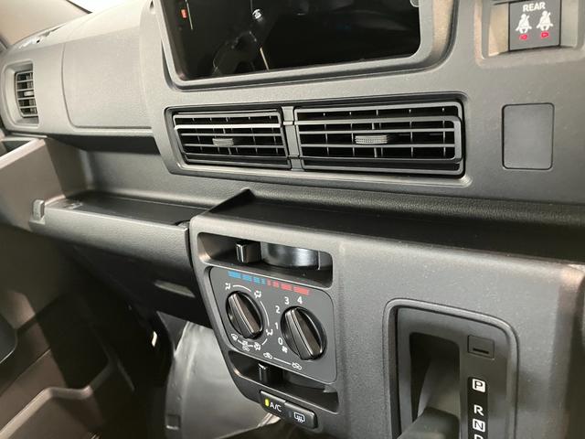 ハイゼットカーゴ スペシャル　ＣＶＴ車　前席パワーウインドウ　届出済未使用車　衝突被害軽減ブレーキ　スマアシ　コーナーセンサー　前席パワーウインドウ　オートライト　マニュアルレベリング　両側スライドドア（48枚目）