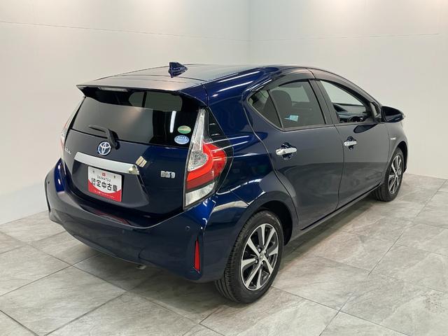 アクア Sスタイルブラック フルセグナビ バックカメラ 車検整備付 トヨタセーフティセンス コーナーセンサー フルセグナビ バックカメラ Bluetooth USB LEDヘッドライト オートライト オートエアコン 電動格納式ミラー スマートキー タイヤ4本新品交換済(3枚目)