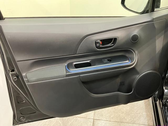 アクア S フルセグナビ バックカメラ 前後ドラレコ 車検整備付 フルセグナビ バックカメラ ETC 前後ドラレコ DVD USB オートライト オートエアコン スマートキー 電動格納式ミラー ハイブリッド車(27枚目)