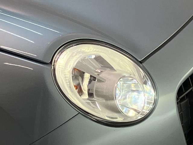 品質へのこだわり！フロアマットやシートなど車内をキレイに清掃し、ニオイや汚れなどを徹底的にクリーニングしてもらっております。室内はピカピカです☆