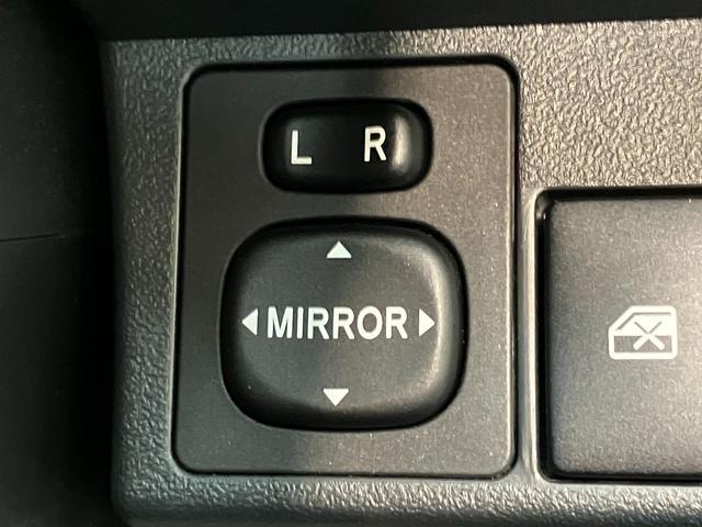 品質へのこだわり！フロアマットやシートなど車内をキレイに清掃し、ニオイや汚れなどを徹底的にクリーニングしてもらっております。室内はピカピカです☆