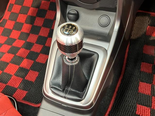 コペン ローブ　５ＭＴ　シートヒーター　ＬＥＤ　車検整備付　５ＭＴ　ターボ　電動オープンルーフ　ＣＤステレオ　ＥＴＣ　シートヒーター　ＬＥＤヘッドライト　スマートキー　オートエアコン　エクスプレイ用アルミ（17枚目）