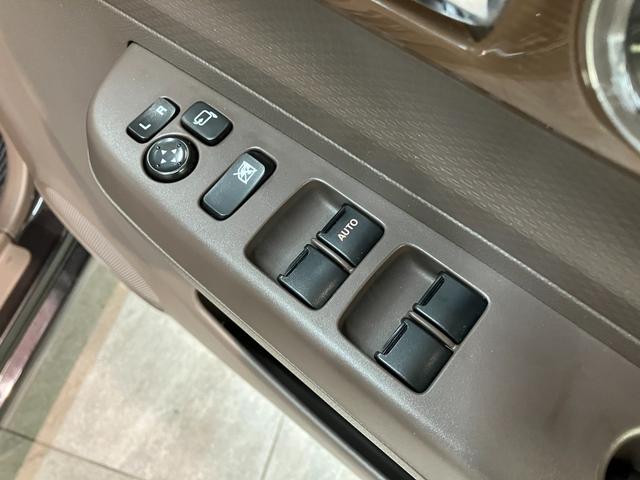 アルトラパンショコラ X CDステレオ スマートキー HID 車検整備付 CDステレオ USB HIDヘッドライト オートライト オートエアコン スマートキー 電動格納式ミラー エコアイドル(17枚目)