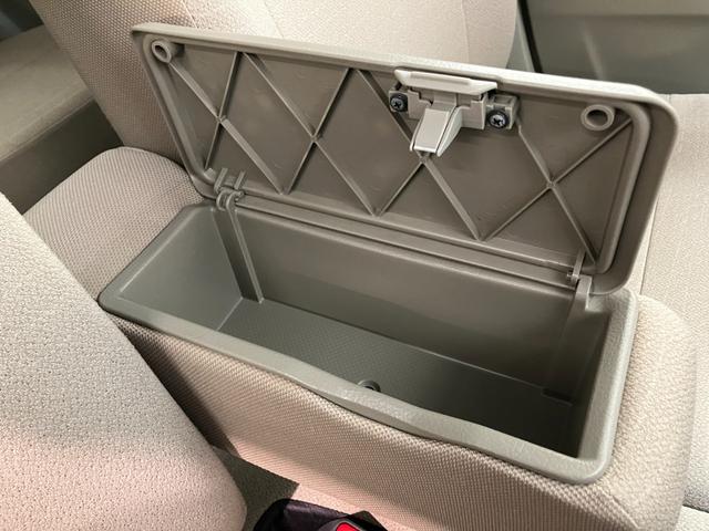 品質には自信があります！ハッピーの品質・キレイなお車をお届けさせていただきたい！そんな気持ちでキレイに仕上げております。フロアマットなどの清掃はもちろん、シート下なども徹底的に清掃しております。