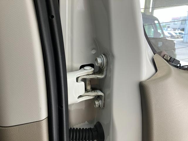 バックドアに修理歴がございます。走行や機能に問題はありませんが、修理箇所詳細は写真にてご確認ください。詳しくは、車両状態評価書をご確認いただくかスタッフまでお尋ねください。