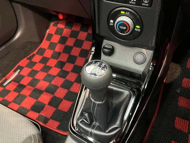 コペン ＧＲ　スポーツ　５ＭＴ　ターボ　レカロシート　ＢＢＳアルミ　電動オープンルーフ　ＧＲ専用サスペンション　ＭＯＭＯ製ハンドル　レカロシート　ＢＢＳ製アルミホイール　シートヒーター　ＬＥＤヘッドライト　オートライト　オートエアコン　スマートキー　ターボ（60枚目）