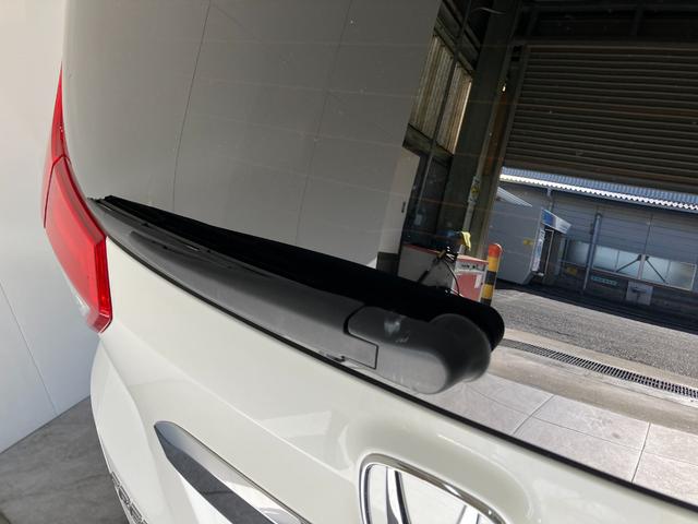 フリード+ G・ホンダセンシング 9型ナビ バックカメラ ドラレコ 追突被害軽減ブレーキ 9型フルセグナビ バックカメラ ドラレコ ETC DVD Bluetooth USB レーダークルコン シートヒーター 両側電動スライドドア LED オートライト スマートキー(31枚目)