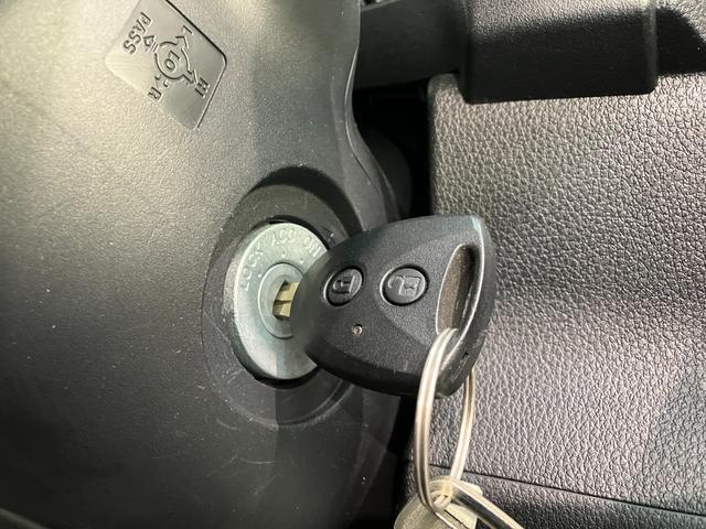 ハイゼットカーゴ ＤＸ　パートタイム４ＷＤ　ＣＶＴ　コーナーセンサー　キーレス　衝突被害軽減ブレーキ　スマアシ　コーナーセンサー　キーレス　前席パワーウインドウ　ＡＭ／ＦＭステレオ　両側スライドドア　パートタイム４ＷＤ　ＣＶＴ車　オートライト（15枚目）