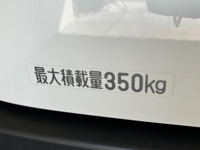 ハイゼットカーゴ ＤＸ　パートタイム４ＷＤ　ＣＶＴ　コーナーセンサー　キーレス　衝突被害軽減ブレーキ　スマアシ　コーナーセンサー　キーレス　前席パワーウインドウ　ＡＭ／ＦＭステレオ　両側スライドドア　パートタイム４ＷＤ　ＣＶＴ車　オートライト（28枚目）