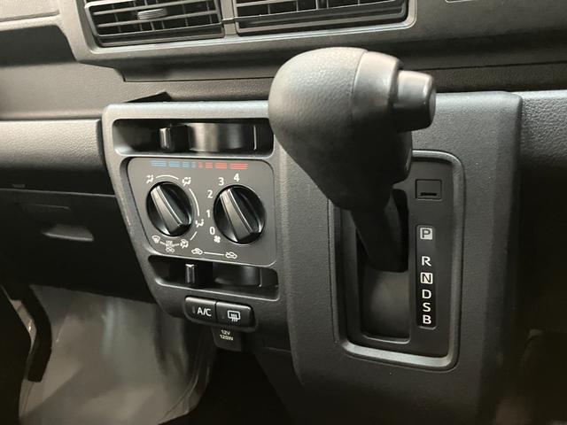 滋賀ダイハツの中古車展示店舗は県内に１２か所ございます。琵琶湖を囲むように店舗がございますので、お近くの滋賀ダイハツハッピーの店舗にてご購入頂くことができます！