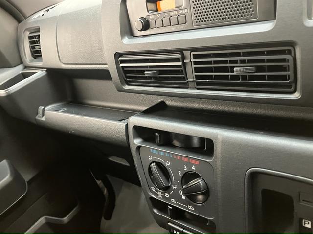 納車後もお客様の快適なカーライフをしっかりサポートさせていただきます！滋賀県内に１３か所ある滋賀ダイハツの店舗にはサービス工場が併設されておりますので、アフターフォローも安心です！